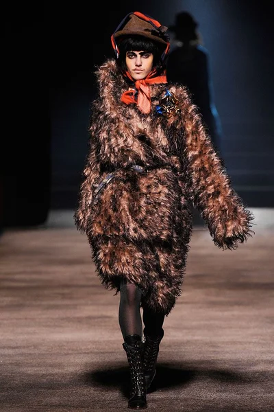 Look 2